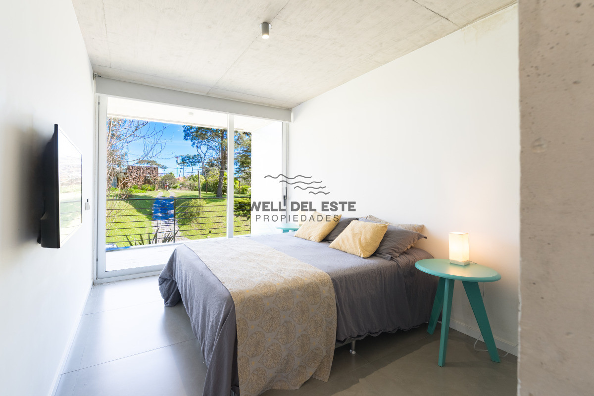 Apartamento ID.211 - Planta de Categoría apartamento 3 dormitorios moderno con parrillero en Playa Mansa Punta del Este