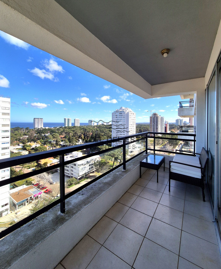 Apartamento ID.228 - Aaprtamento moderno piso alto 3 dormitorios 2 baños terraza con espectacular vista al mar garage venta Punta del Este 