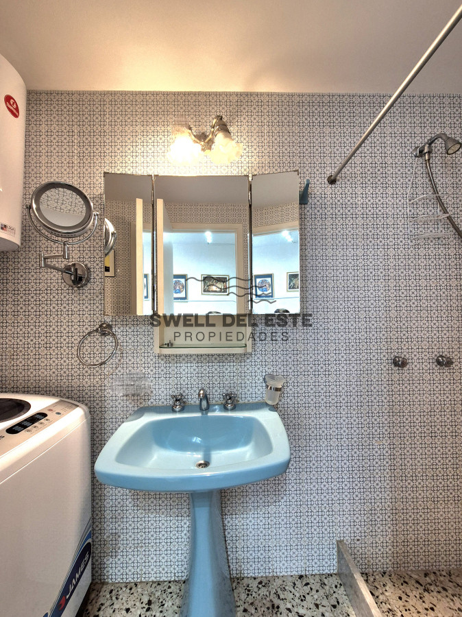 Apartamento ID.133 - Apartamento con vista parcial al mar 1 dormitorio y medio con garage en Península Punta del Este 