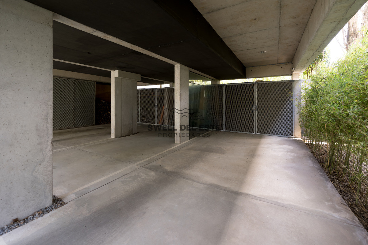 Apartamento ID.211 - Planta de Categoría apartamento 3 dormitorios moderno con parrillero en Playa Mansa Punta del Este