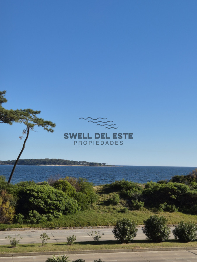 Apartamento ID.42 - Apartamento 1 dormitorio en venta con vista al Mar edificio primera línea Playa Mansa Punta del Este