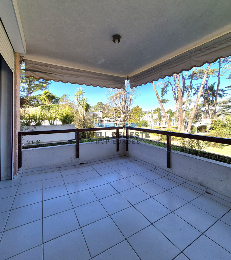 Apartamento ID.137 - Apartamento reciclado de 3 dormitorios estufa a leña y parrillero propio próximo al mar Playa Mansa