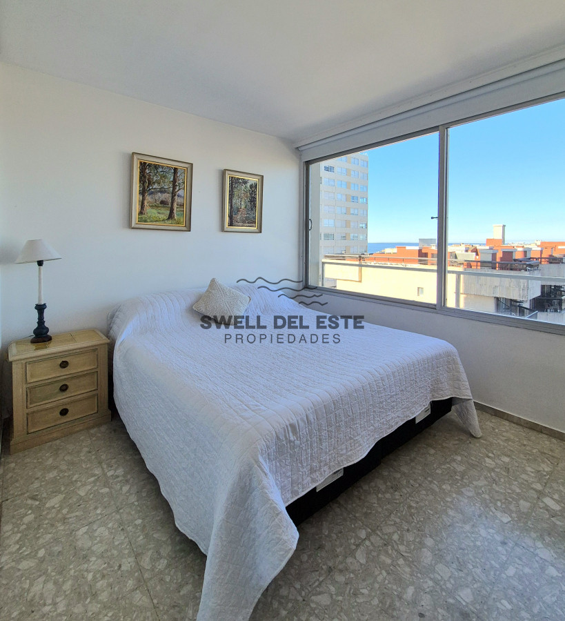Apartamento ID.133 - Apartamento con vista parcial al mar 1 dormitorio y medio con garage en Península Punta del Este 