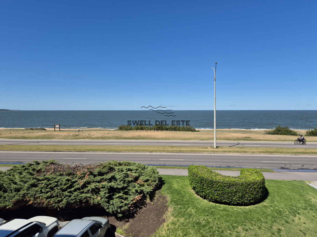 Apartamento ID.113 - Apartamento reciclado 2 dormitorios frente al mar primera línea terraza cochera Playa Mansa Pinares