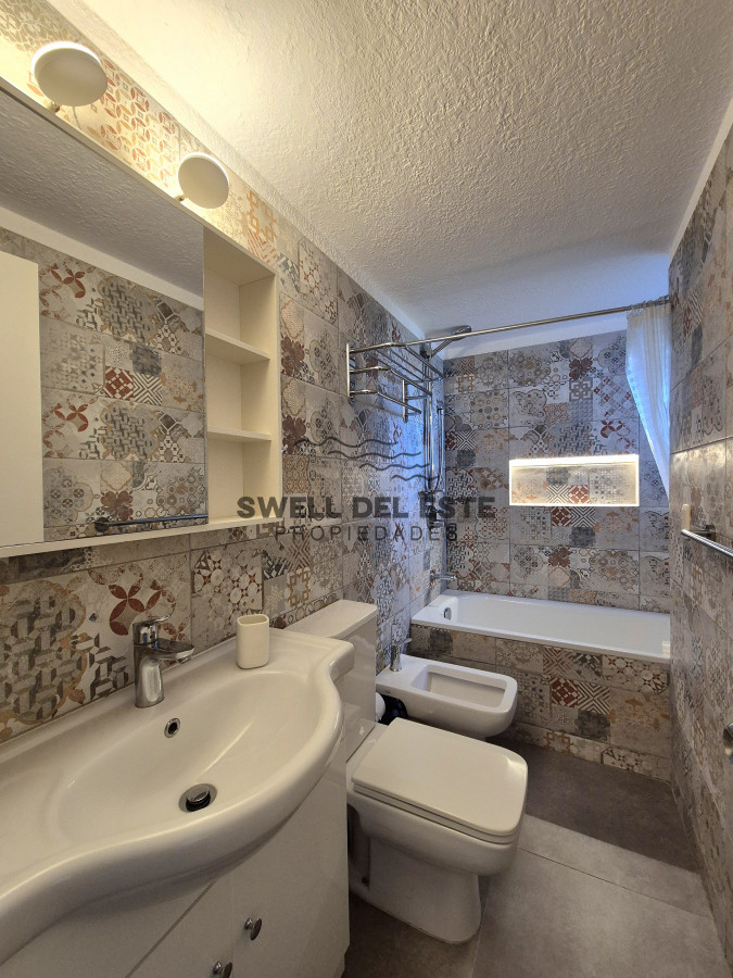 Apartamento ID.137 - Apartamento reciclado de 3 dormitorios estufa a leña y parrillero propio próximo al mar Playa Mansa