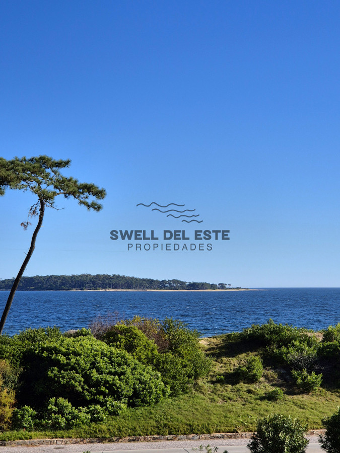 Apartamento ID.42 - Apartamento 1 dormitorio en venta con vista al Mar edificio primera línea Playa Mansa Punta del Este