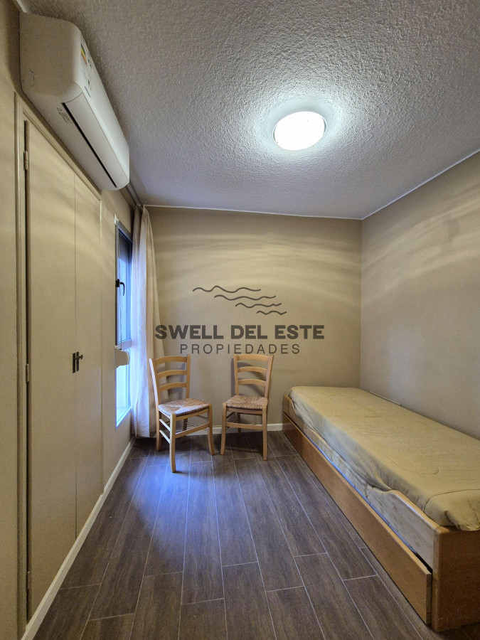 Apartamento ID.137 - Apartamento reciclado de 3 dormitorios estufa a leña y parrillero propio próximo al mar Playa Mansa