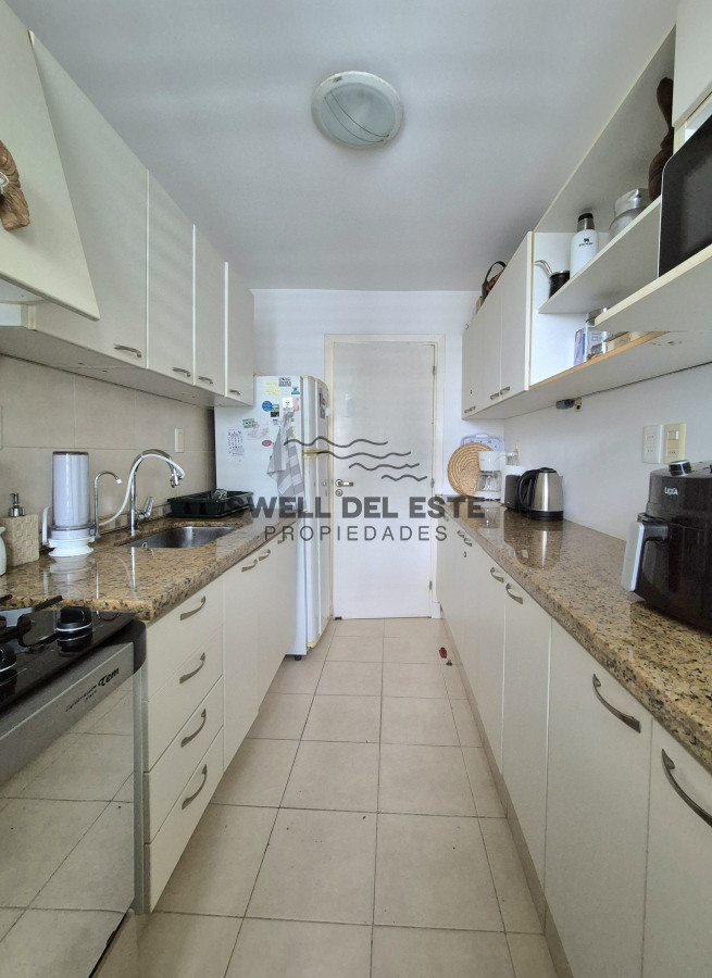 Apartamento ID.41 - Oportunidad apartamento moderno piso alto 3 dormitorios 2 baños terraza con vista al mar garage venta Punta del Este Jardines del Country