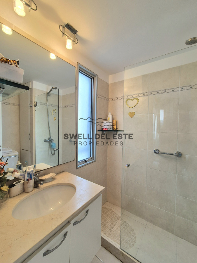 Apartamento ID.228 - Aaprtamento moderno piso alto 3 dormitorios 2 baños terraza con espectacular vista al mar garage venta Punta del Este 