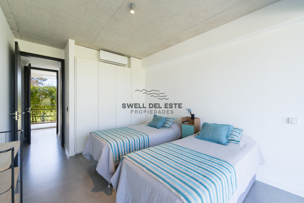 Apartamento ID.211 - Planta de Categoría apartamento 3 dormitorios moderno con parrillero en Playa Mansa Punta del Este