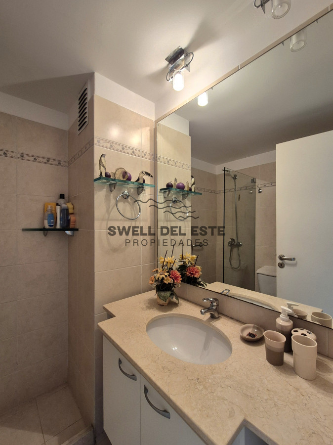 Apartamento ID.228 - Aaprtamento moderno piso alto 3 dormitorios 2 baños terraza con espectacular vista al mar garage venta Punta del Este 