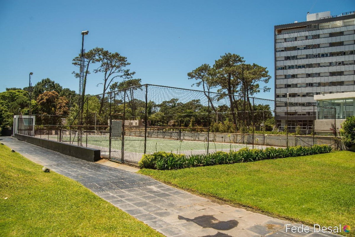 Apartamento ID.41 - Oportunidad apartamento moderno piso alto 3 dormitorios 2 baños terraza con vista al mar garage venta Punta del Este Jardines del Country