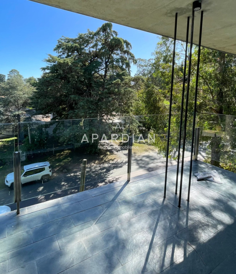 Apartamento ID.21099235 - Penthouse de 2 dormitorios moderno + barbacoa uso exclusiva Playa Mansa Punta del Este