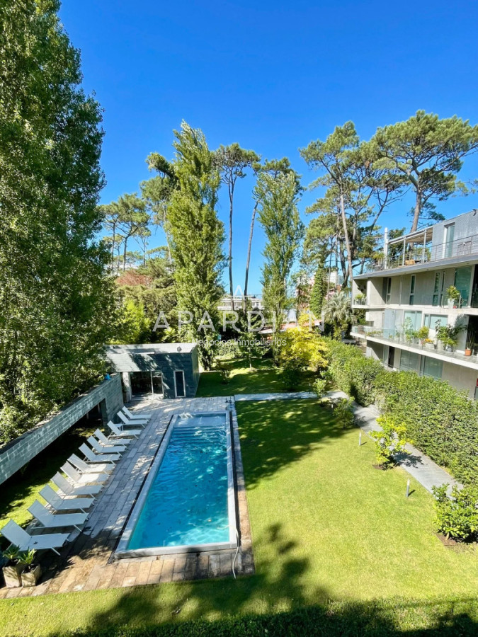 Apartamento ID.21099235 - Penthouse de 2 dormitorios moderno + barbacoa uso exclusiva Playa Mansa Punta del Este