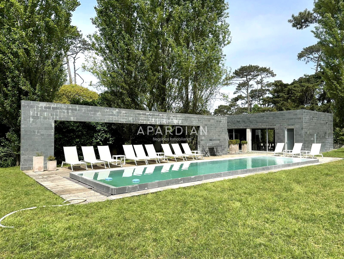 Apartamento ID.21099235 - Penthouse de 2 dormitorios moderno + barbacoa uso exclusiva Playa Mansa Punta del Este