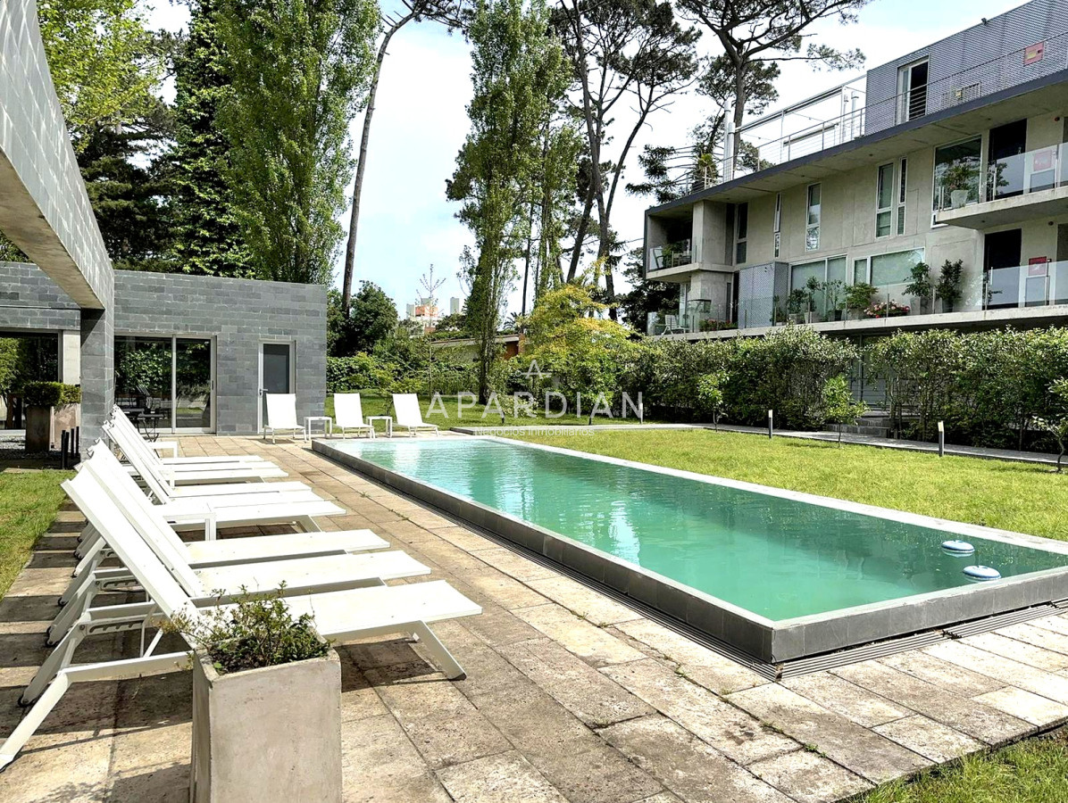 Apartamento ID.21099235 - Penthouse de 2 dormitorios moderno + barbacoa uso exclusiva Playa Mansa Punta del Este