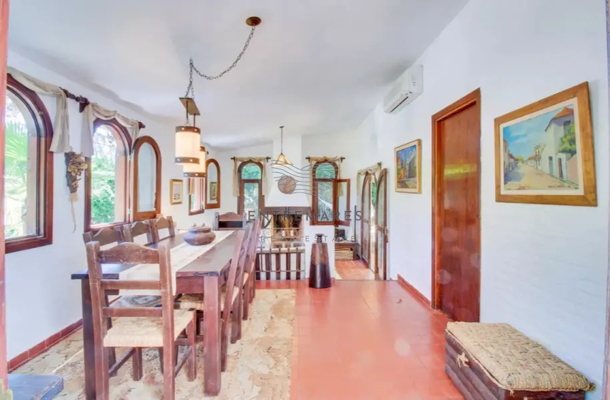 Casa ID.124 - Casa 2 dormitorios + 2 dependencias completas en Pinares con piscina climatizada y barbacoa cercana al mar Punta del Este