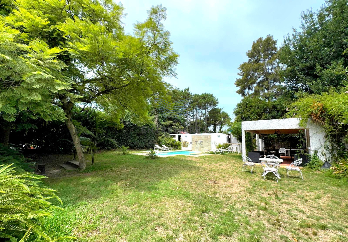 Casa ID.124 - Casa 2 dormitorios + 2 dependencias completas en Pinares con piscina climatizada y barbacoa cercana al mar Punta del Este