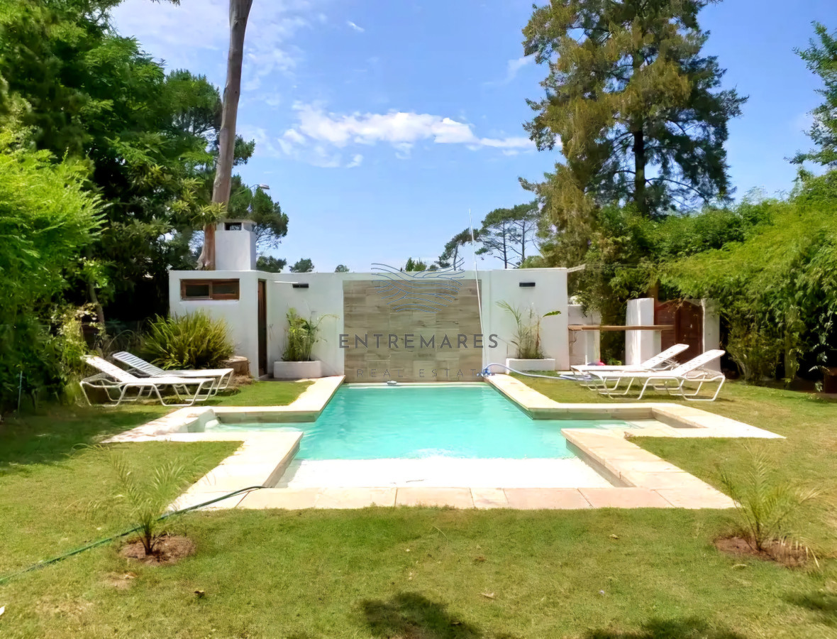 Casa ID.124 - Casa 2 dormitorios + 2 dependencias completas en Pinares con piscina climatizada y barbacoa cercana al mar Punta del Este