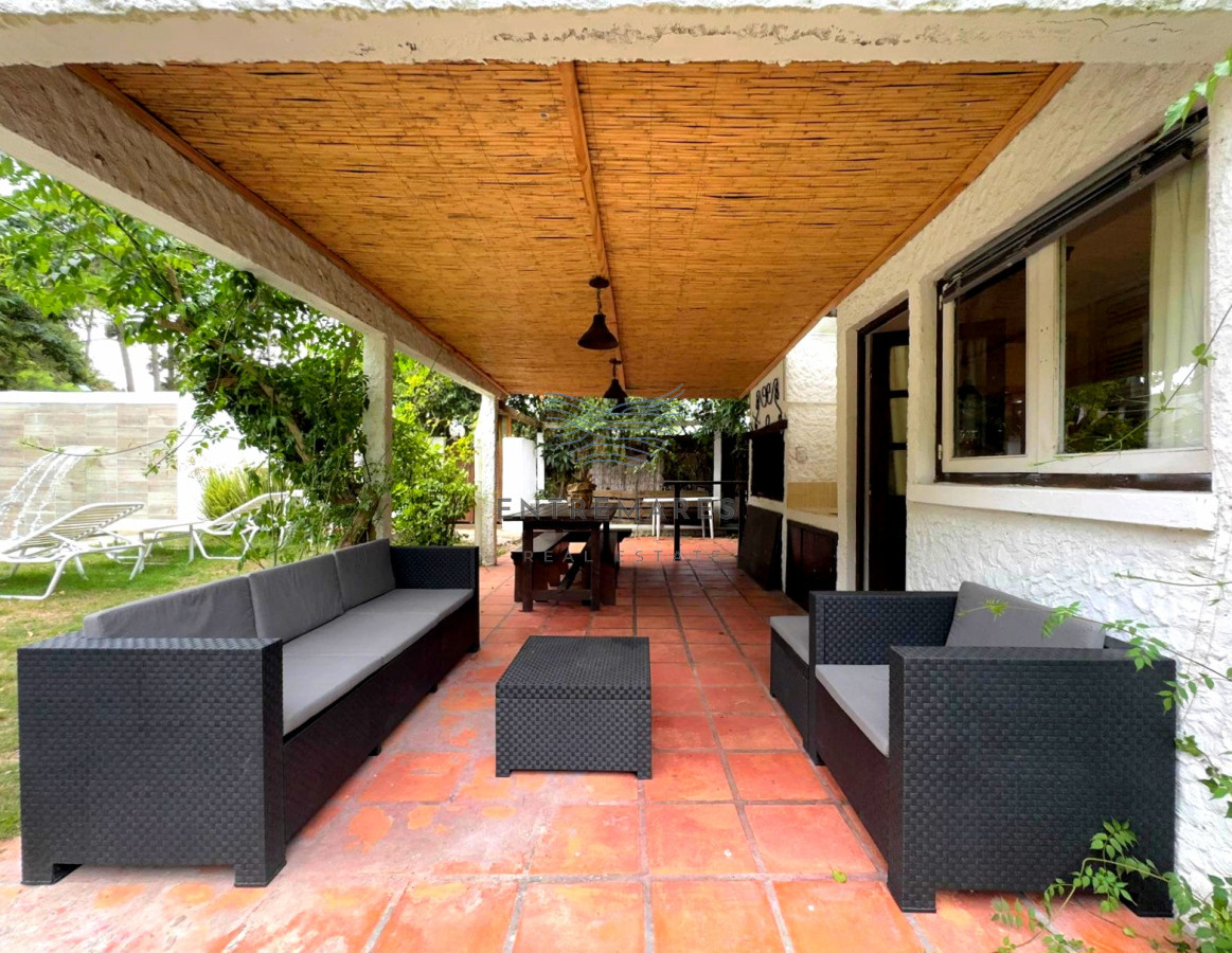 Casa ID.124 - Casa 2 dormitorios + 2 dependencias completas en Pinares con piscina climatizada y barbacoa cercana al mar Punta del Este