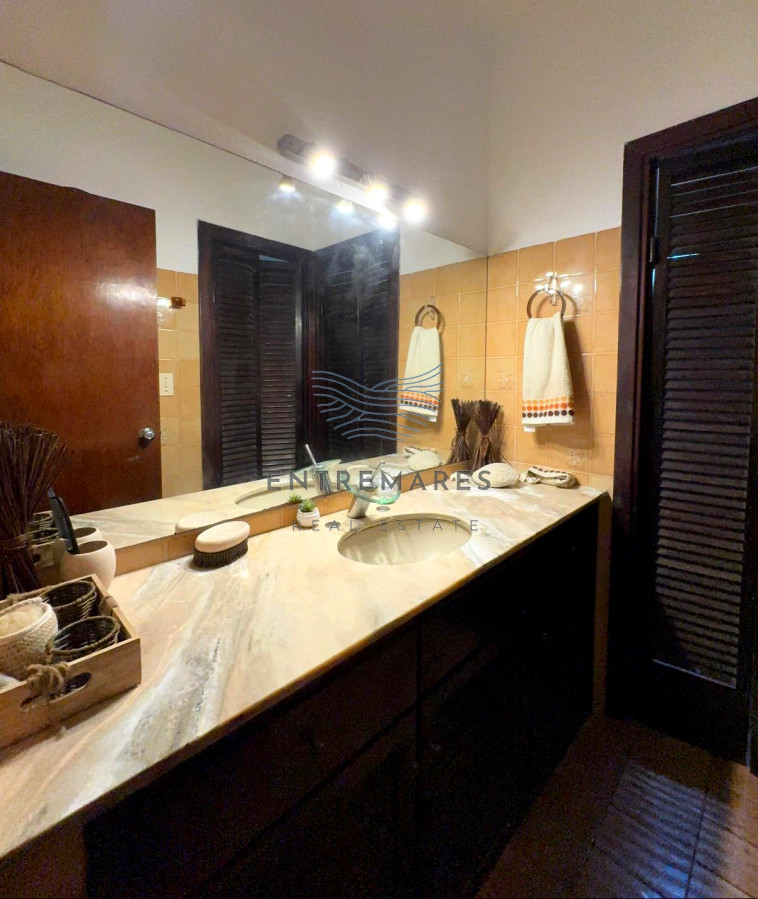 Casa ID.124 - Casa 2 dormitorios + 2 dependencias completas en Pinares con piscina climatizada y barbacoa cercana al mar Punta del Este