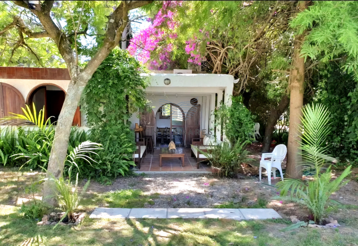 Casa ID.124 - Casa 2 dormitorios + 2 dependencias completas en Pinares con piscina climatizada y barbacoa cercana al mar Punta del Este