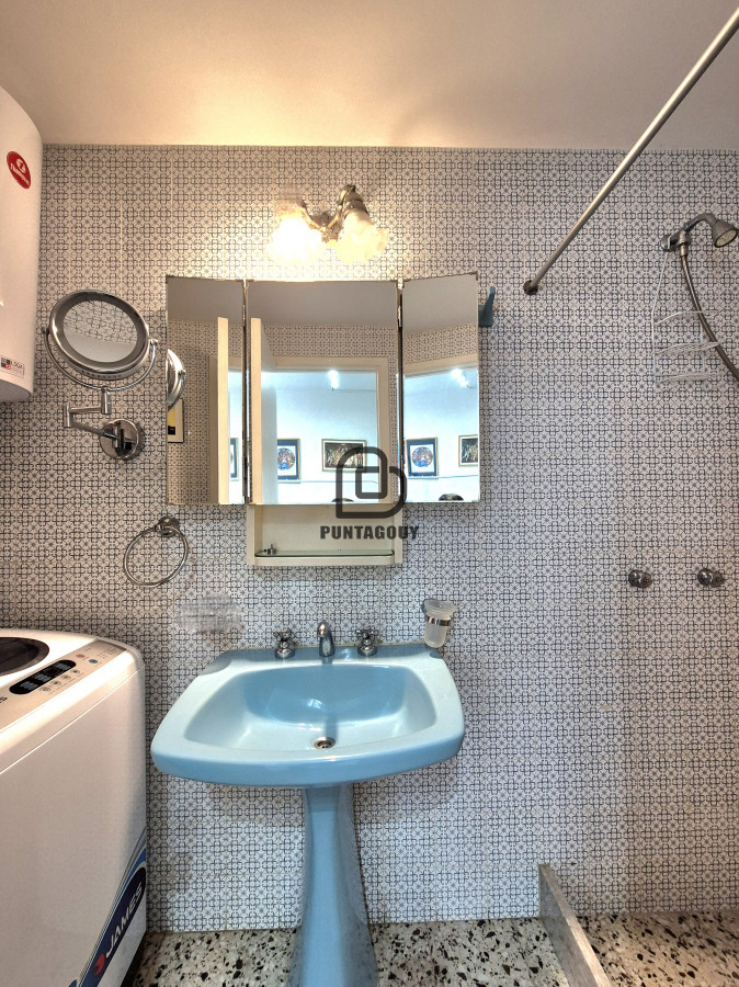 Apartamento ID.1787 - Apartamento con vista parcial al mar 1 dormitorio y medio con garage