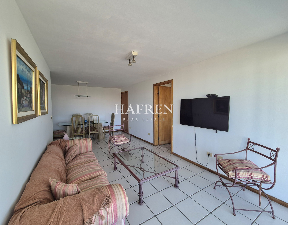 Apartamento ID.79 - Apartamento de 2 dormitorios, terraza y cochera. A sólo 200mts del mar en Playa Mansa Punta del Este
