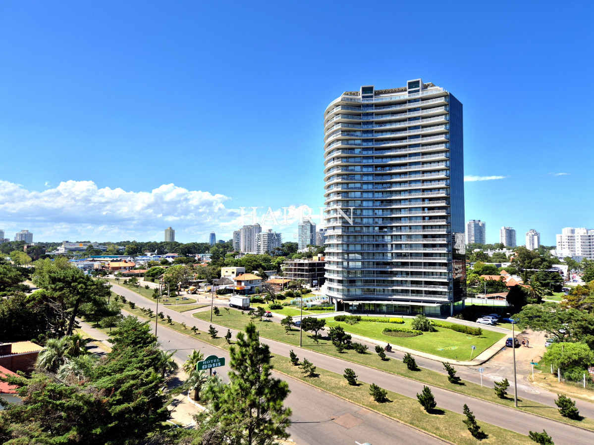 Apartamento ID.79 - Apartamento de 2 dormitorios, terraza y cochera. A sólo 200mts del mar en Playa Mansa Punta del Este