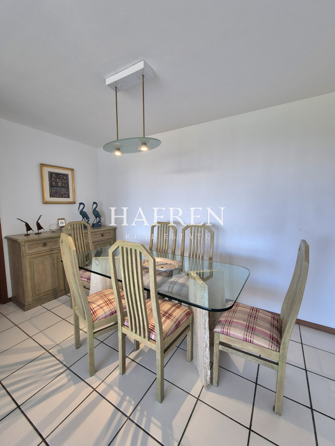 Apartamento ID.79 - Apartamento de 2 dormitorios, terraza y cochera. A sólo 200mts del mar en Playa Mansa Punta del Este