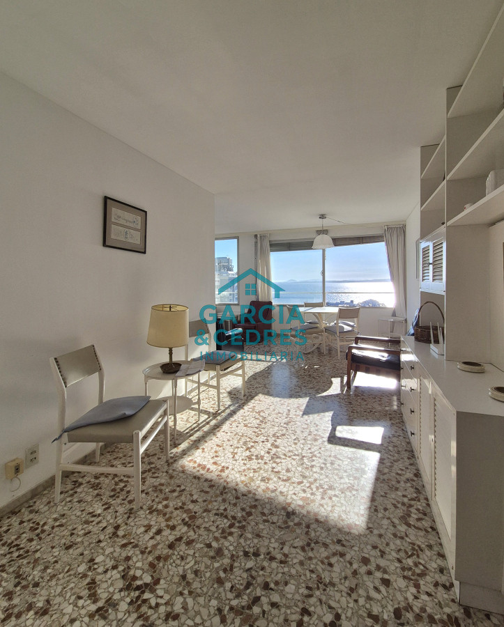 Apartamento ID.317 - Apartamento con vista al mar 2 dormitorios con garage en Península Punta del Este 