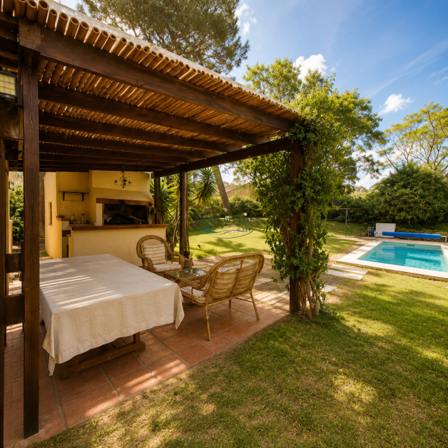 Casa ID.156 - Casa 3 dormitorios con piscina y barbacoa cercana al mar Pinares Punta del Este 