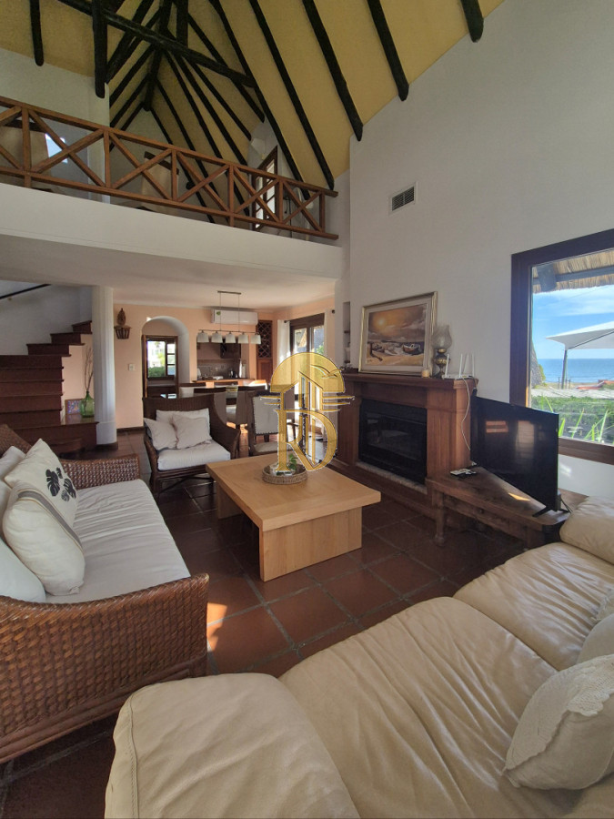Casa 3 dormitorios Pinares 50mts del mar excelente estado -id-779-8