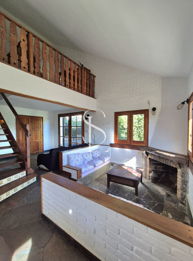 Casa ID.164 - Oportunidad Casa de 4 dormitorios cercana al mar construcción tradicional barbacoa piscina Playa Mansa Punta del Este