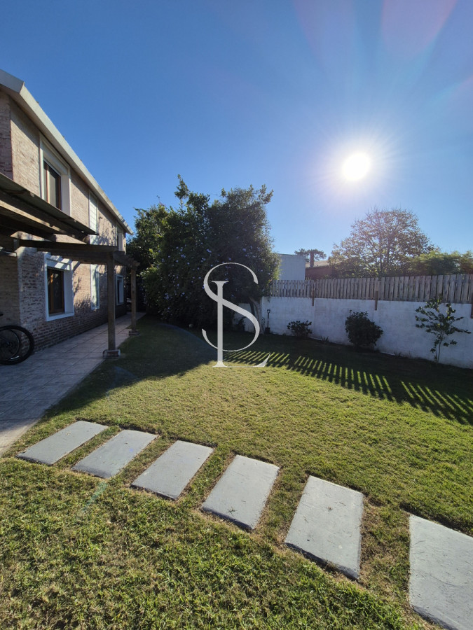 Casa ID.165 - Casa en venta de 3 dormitorios moderna Punta del Este losa radiante 