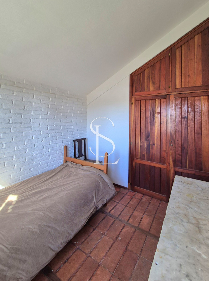 Casa ID.164 - Oportunidad Casa de 4 dormitorios cercana al mar construcción tradicional barbacoa piscina Playa Mansa Punta del Este