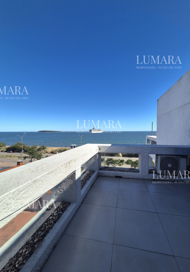 Apartamento ID.3137 - Oportunidad de 2 dormitorios con vista al mar y balcón Primera línea Playa Mansa 