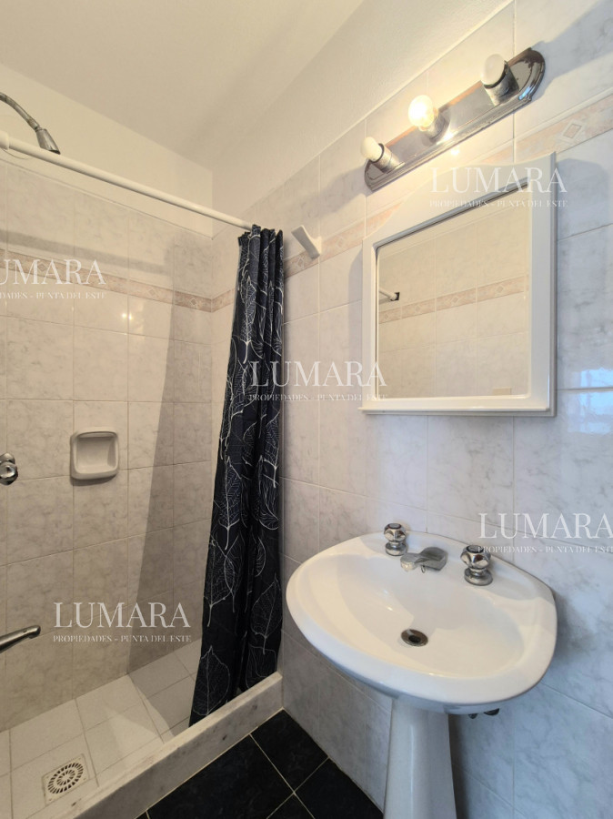 Apartamento ID.3156 - Oportunidad 3 dormitorios + servicio y gran terraza con parrillero propio en Playa Brava Punta del Este 
