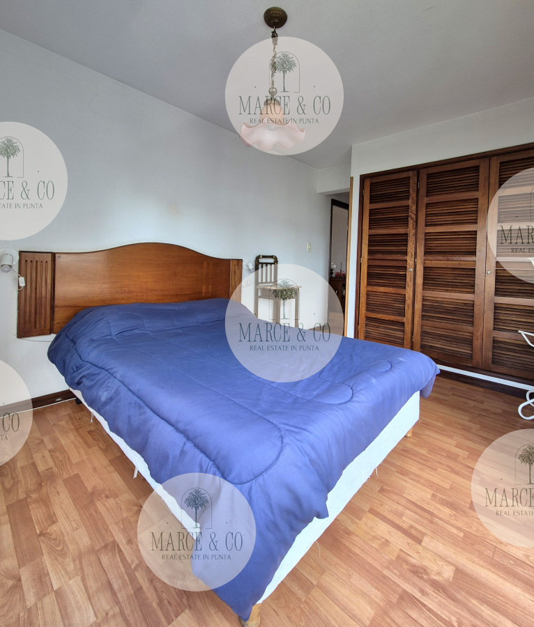 Apartamento ID.2219 - Apartamento 2 dormitorios Vista infinita al mar primera línea con estufa a leña esquinero al oeste garage Playa Mansa Punta del Este