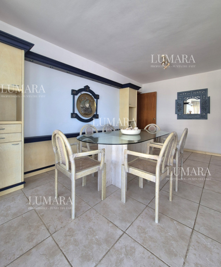 Apartamento ID.3156 - Oportunidad 3 dormitorios + servicio y gran terraza con parrillero propio en Playa Brava Punta del Este 