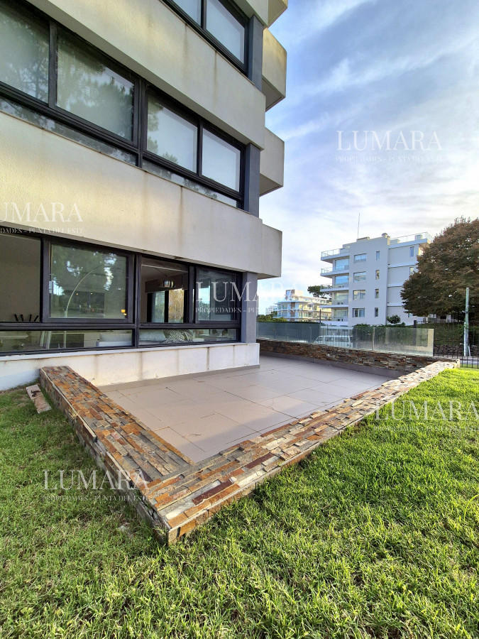 Apartamento ID.1344 - Oportunidad Apartamento 2 dormitorios moderno gran terraza cochera piscina Playa Mansa Punta del Este