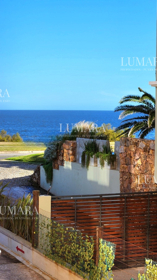 Apartamento ID.942 - Apartamento 3 dormitorios primera linea frente al mar Playa Mansa Pinares con piscina y cochera