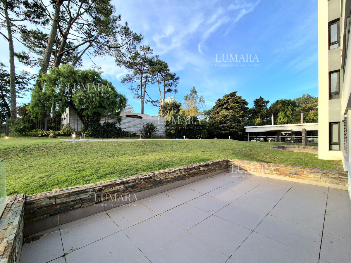 Apartamento ID.1344 - Oportunidad Apartamento 2 dormitorios moderno gran terraza cochera piscina Playa Mansa Punta del Este