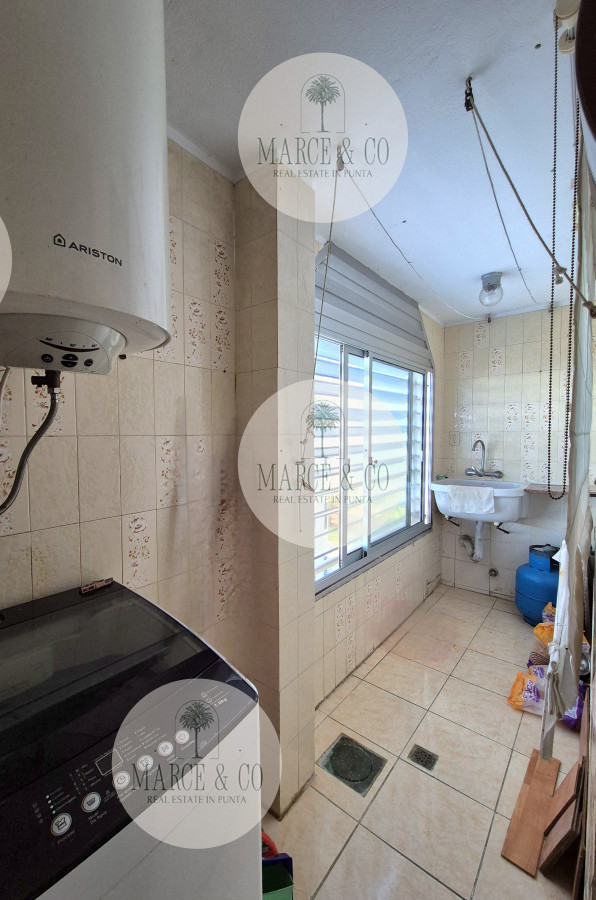 Apartamento ID.2219 - Apartamento 2 dormitorios Vista infinita al mar primera línea con estufa a leña esquinero al oeste garage Playa Mansa Punta del Este