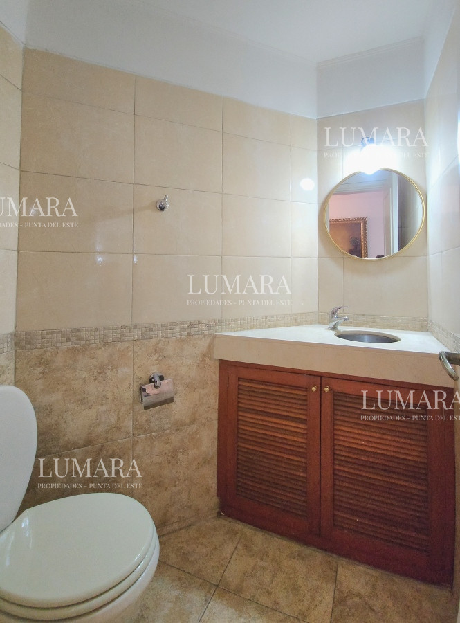 Apartamento ID.942 - Apartamento 3 dormitorios primera linea frente al mar Playa Mansa Pinares con piscina y cochera