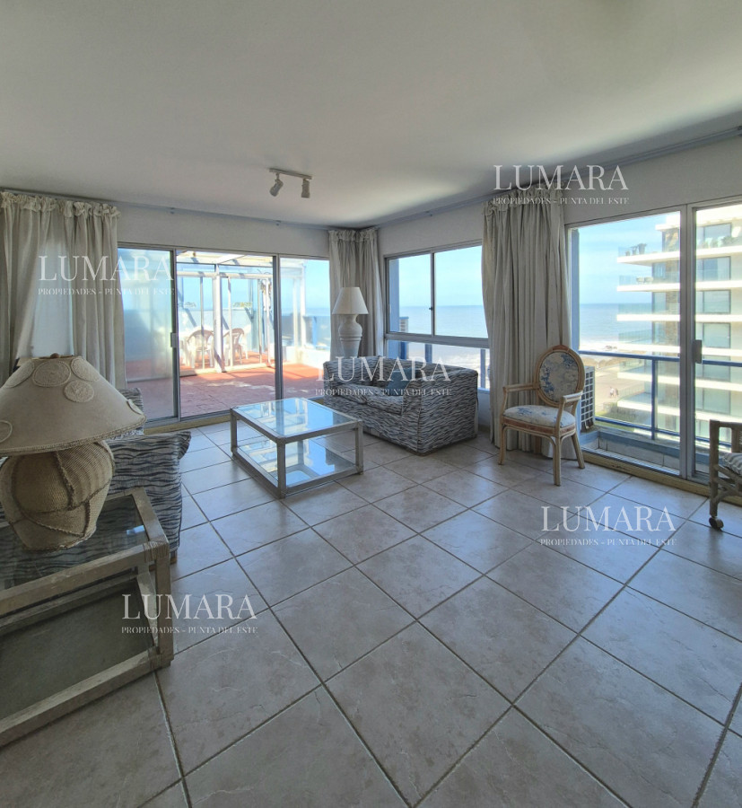 Apartamento ID.3156 - Oportunidad 3 dormitorios + servicio y gran terraza con parrillero propio en Playa Brava Punta del Este 