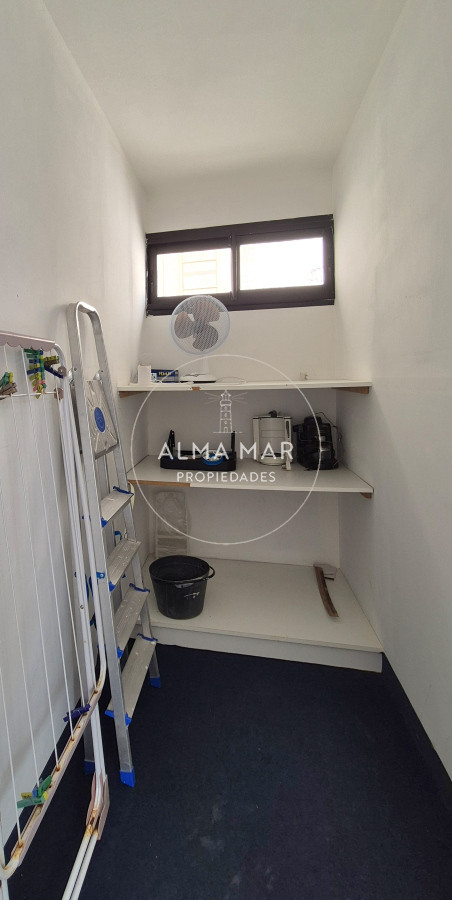 Apartamento ID.825 - Oportunidad apartamento semi-reciclado 3 dormitorios 2 baños garage Península Punta del Este Duplex-Penthouse 