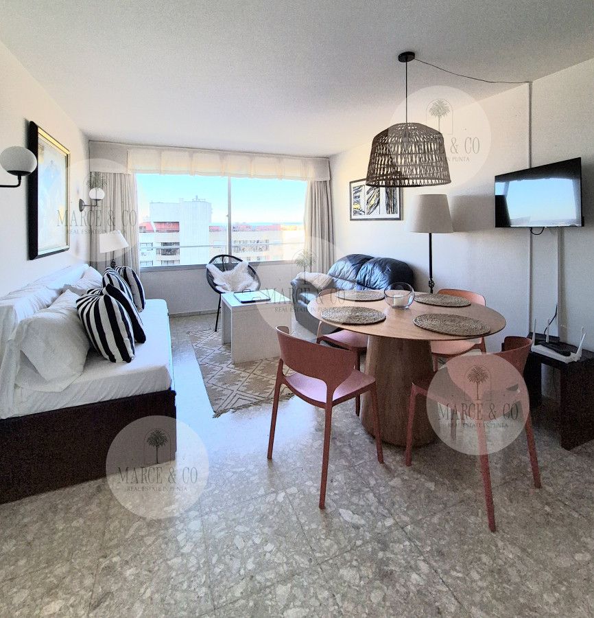 Apartamento ID.2361 - Apartamento con vista parcial al mar 1 dormitorio y medio con garage en Península Punta del Este 