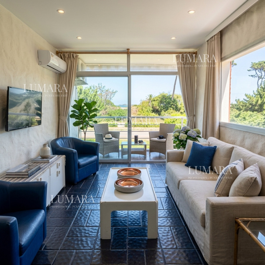 Apartamento ID.3136 - Oportunidad 2 dormitorios con terraza primera línea Playa Mansa 