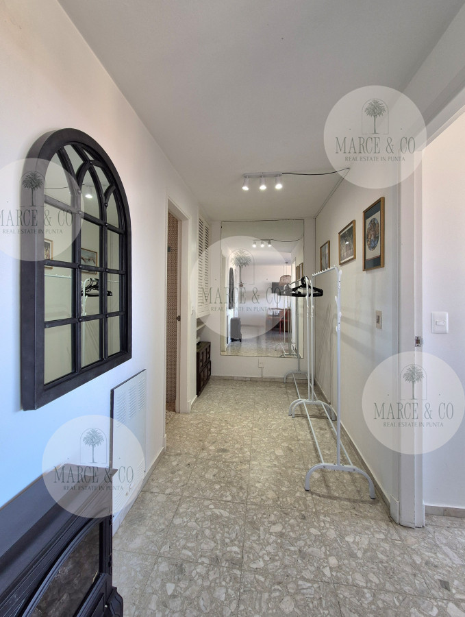 Apartamento ID.2361 - Apartamento con vista parcial al mar 1 dormitorio y medio con garage en Península Punta del Este 